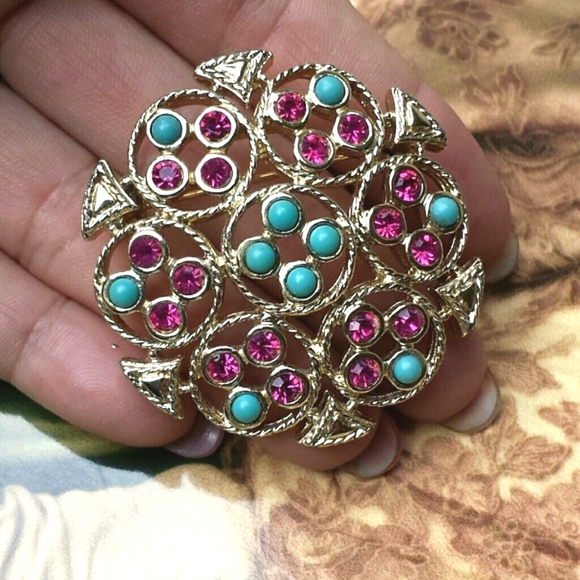 Sarah Coventry Jewelry - Sarah Coventry silvertone brooch turquoise colored pink rhinestones Vintage EUC